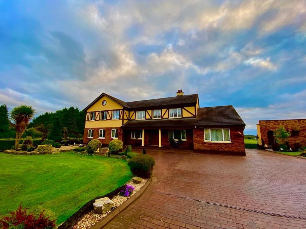 Tudor Lodge Bed And Breakfast Tullamore Exterior photo